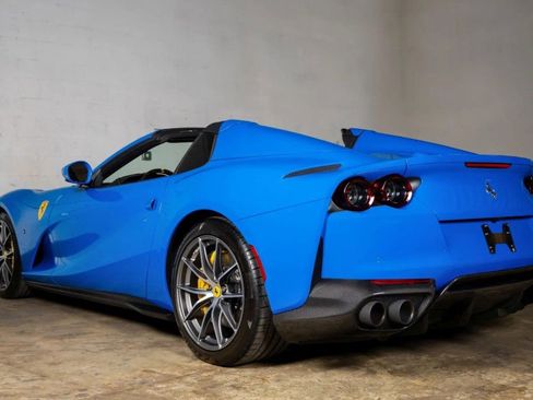 Used 2022 Ferrari 812 GTS RWD image 4