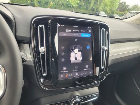 New 2026 Volvo XC40 B5 Ultra w/ Climate Package image 17