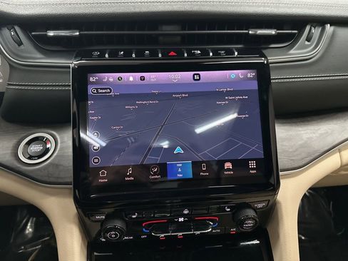 Used 2023 Jeep Grand Cherokee Limited image 15