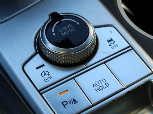 Used 2019 Genesis G70 2.0T Advanced w/ Elite Package image 18