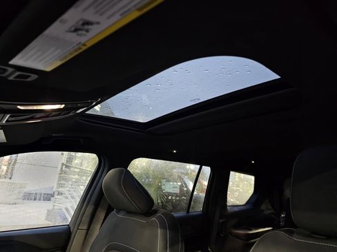 New 2025 Jeep Grand Cherokee L Laredo image 24