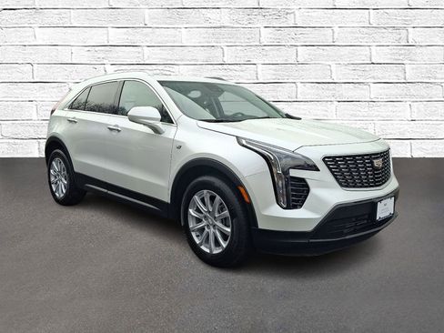 Used 2023 Cadillac XT4 Luxury w/ Cold Weather Package image 8