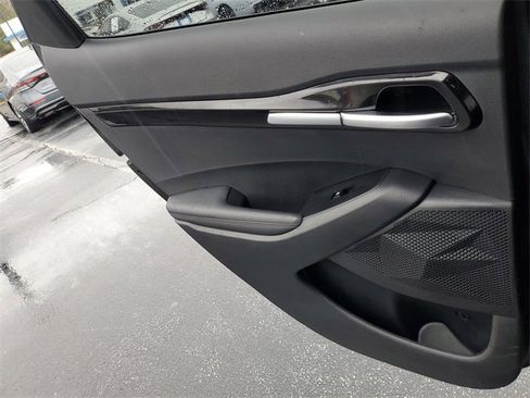 Used 2025 Kia Seltos S image 13