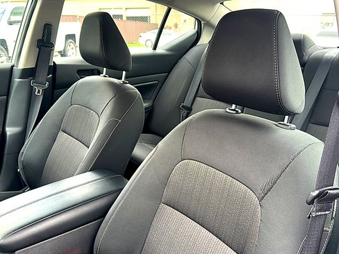 Used 2025 Nissan Altima 2.5 SV FWD image 14