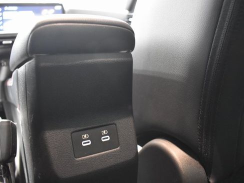 Certified 2025 Nissan Kicks SR image 28