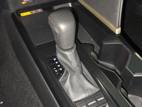 Used 2025 Toyota Camry SE image 19