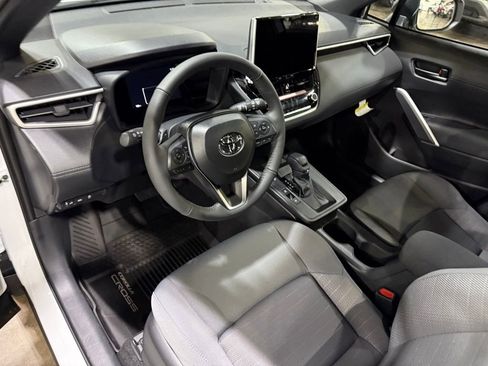 New 2026 Toyota Corolla Cross SE w/ Moonroof Package AWD/4WD image 13