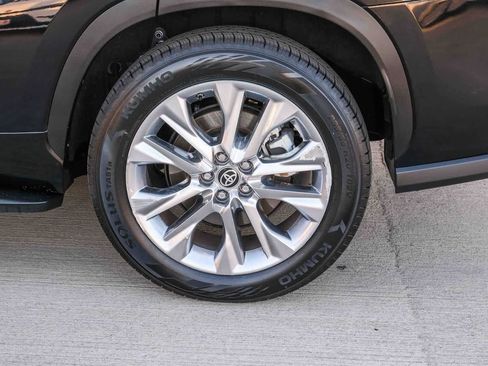Used 2023 Toyota Highlander Limited FWD image 9