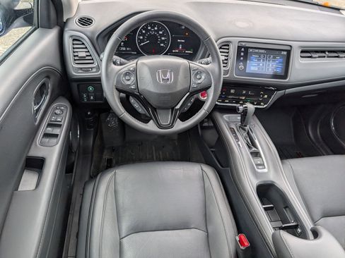 Used 2020 Honda HR-V Touring image 8