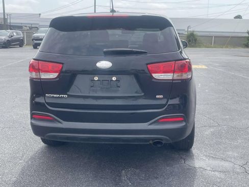 Used 2017 Kia Sorento L FWD image 4