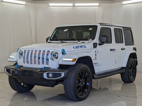 Used 2022 Jeep Wrangler Unlimited Sahara w/ Cold Weather Group image 4