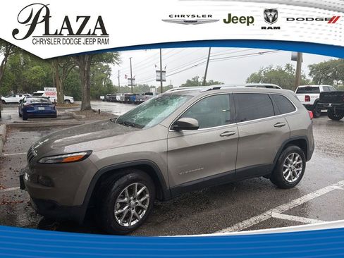 Certified 2018 Jeep Cherokee Latitude AWD/4WD image 1