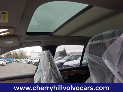 New 2026 Volvo XC90 B6 Plus w/ Protection Package Premier image 11