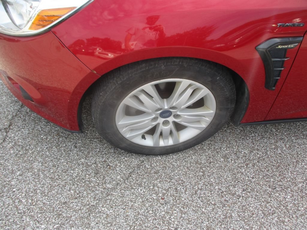 Used 2012 Ford Focus SEL FWD image 4