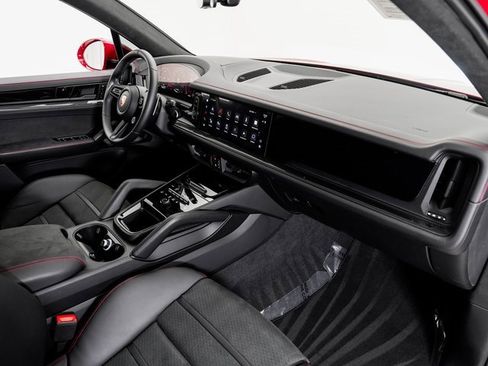 Used 2025 Porsche Cayenne GTS image 22