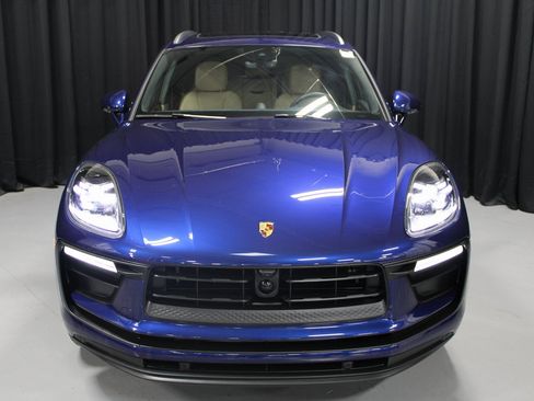 Certified 2025 Porsche Macan image 10