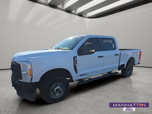 Used 2023 Ford F250 XL AWD/4WD image 1