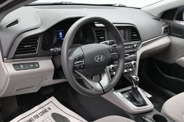 Used 2020 Hyundai Elantra SE FWD image 15