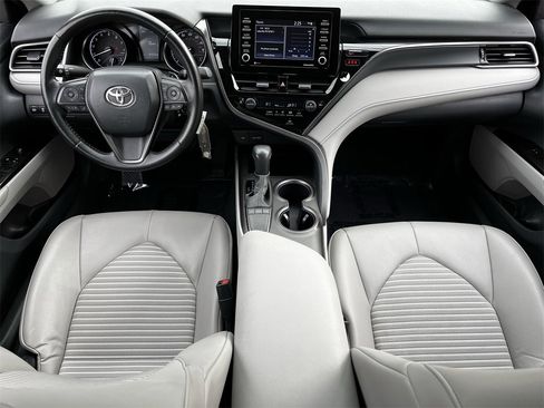 Used 2024 Toyota Camry SE image 9