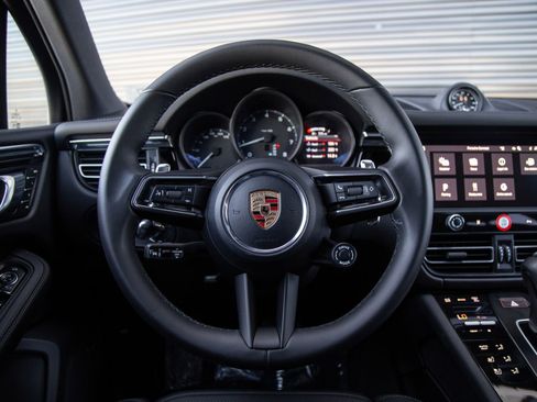 Certified 2026 Porsche Macan AWD/4WD image 16