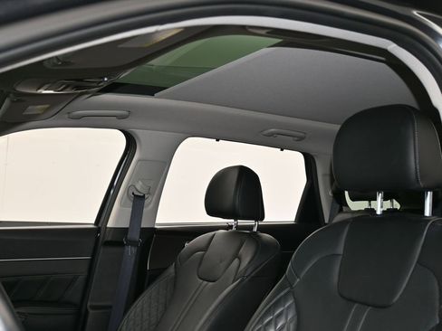 Used 2023 Kia Sorento SX image 11