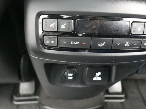 Used 2022 Hyundai Palisade Limited w/ Winter Package image 22