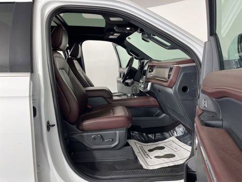 Used 2024 Ford Expedition Limited image 42