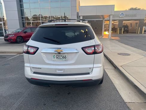 Used 2017 Chevrolet Traverse LT image 12