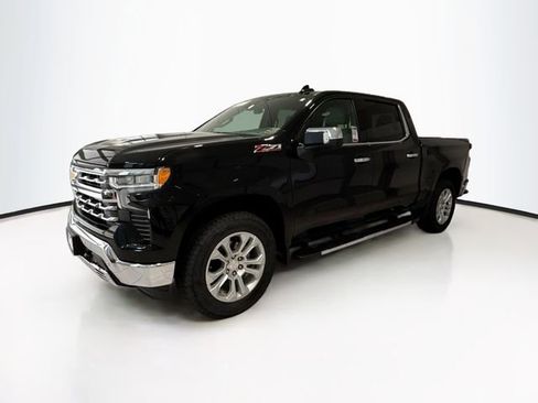 Used 2022 Chevrolet Silverado 1500 LTZ w/ LTZ Convenience Package II AWD/4WD image 3