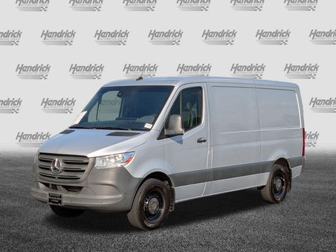 Used 2024 Mercedes-Benz Sprinter 2500 image 5