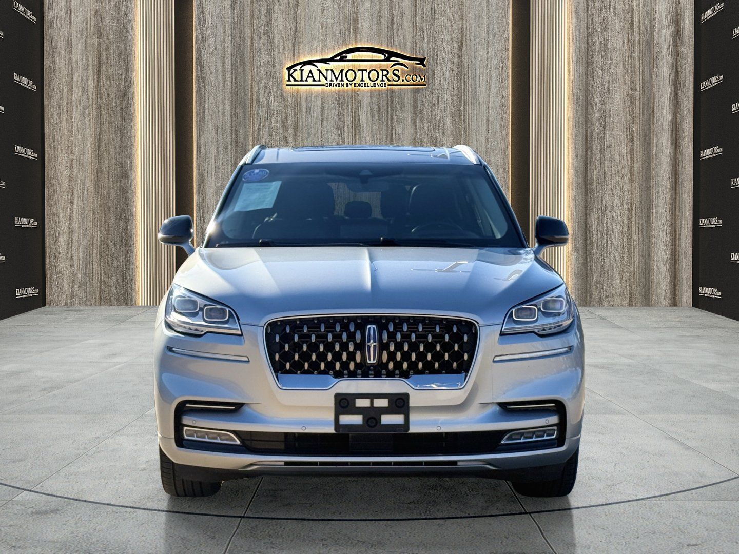 Used 2020 Lincoln Aviator Grand Touring AWD/4WD image 4