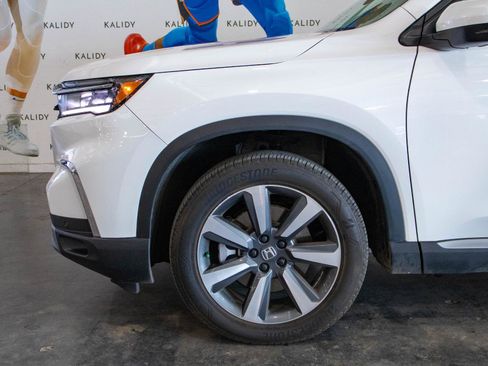 Used 2025 Honda Pilot Touring image 17