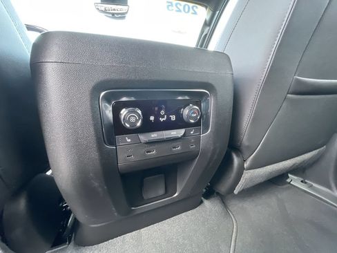 Certified 2025 Chevrolet Suburban Premier AWD/4WD image 22