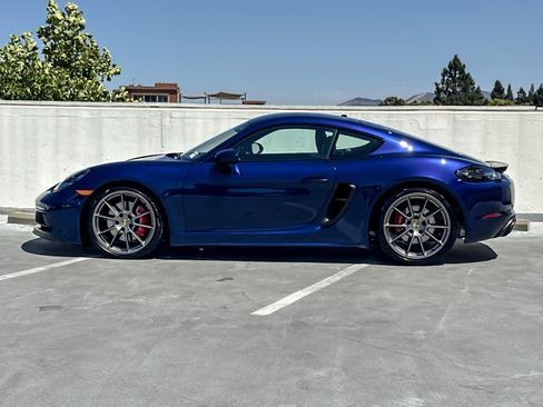 Used 2025 Porsche 718 Cayman GTS RWD image 2