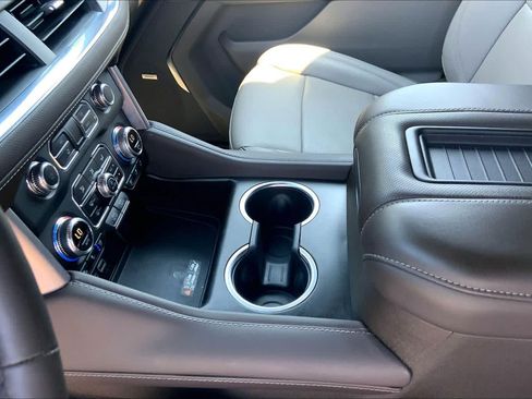 Used 2024 GMC Yukon XL SLT w/ SLT Luxury Package RWD image 17
