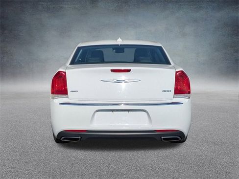 Used 2016 Chrysler 300 Limited image 5