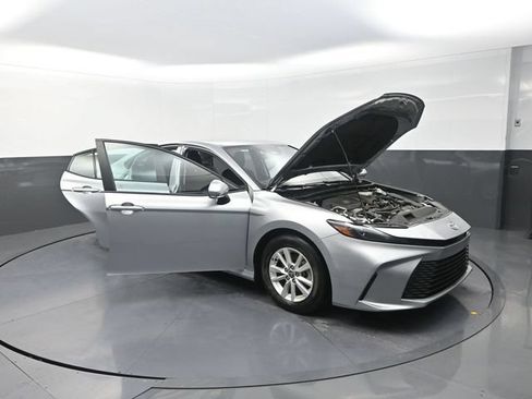 Used 2025 Toyota Camry LE FWD image 38