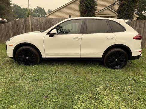 Used 2016 Porsche Cayenne Diesel AWD/4WD image 1