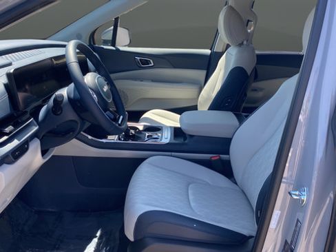 New 2026 Kia Carnival EX FWD image 10