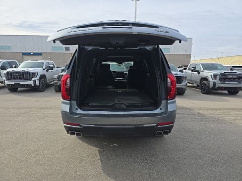 Used 2025 GMC Yukon XL Denali Ultimate image 5