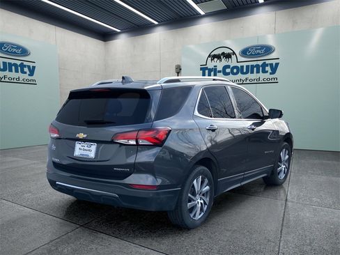 Used 2022 Chevrolet Equinox Premier w/ LPO, Floor Liner Package image 7