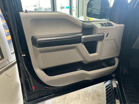 Used 2017 Ford F150 XLT w/ Equipment Group 302A Luxury image 13