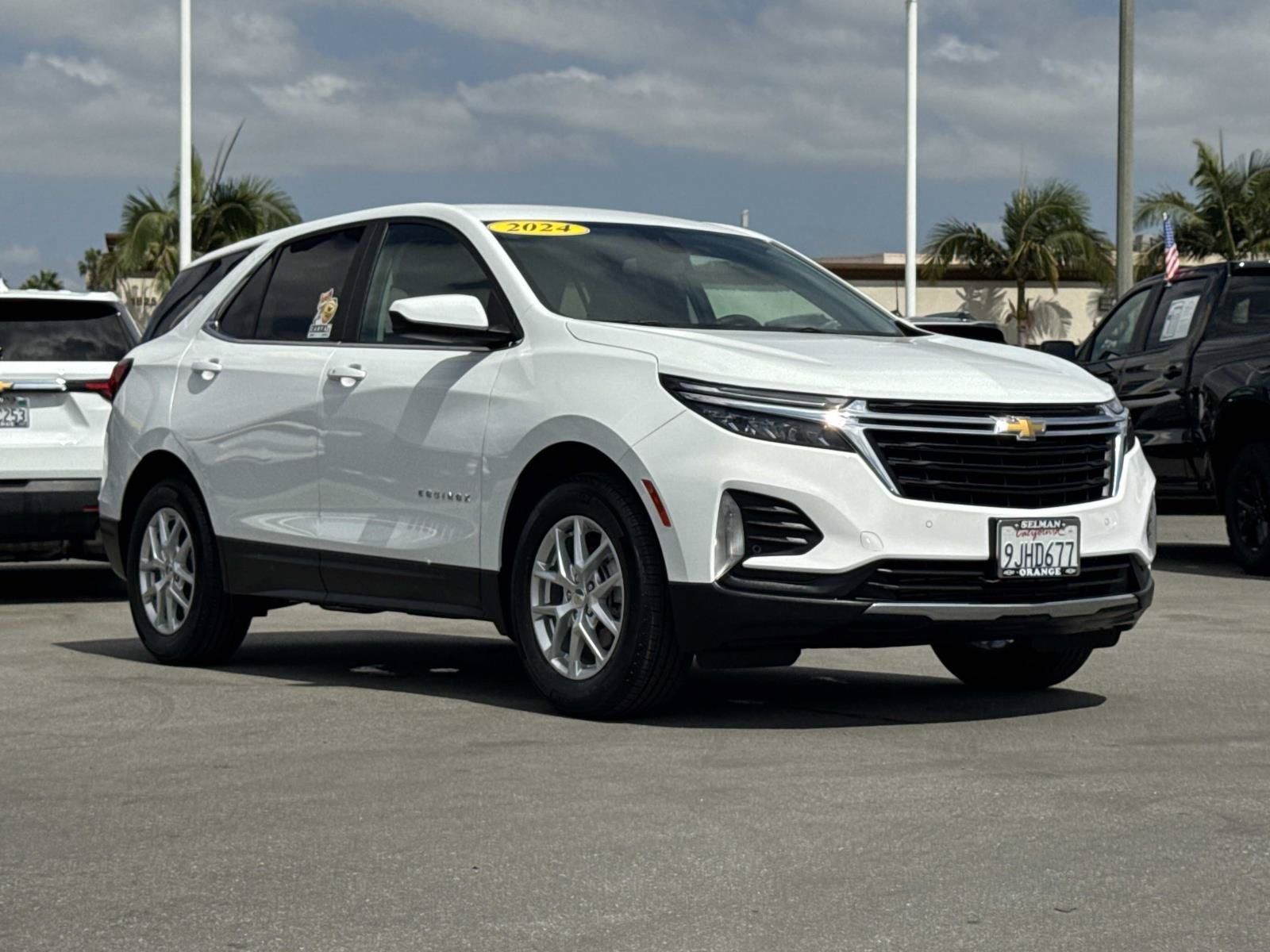 Used 2024 Chevrolet Equinox LT w/ LPO, Cargo Package FWD image 3