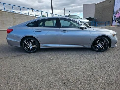 Used 2021 Honda Accord Touring image 2