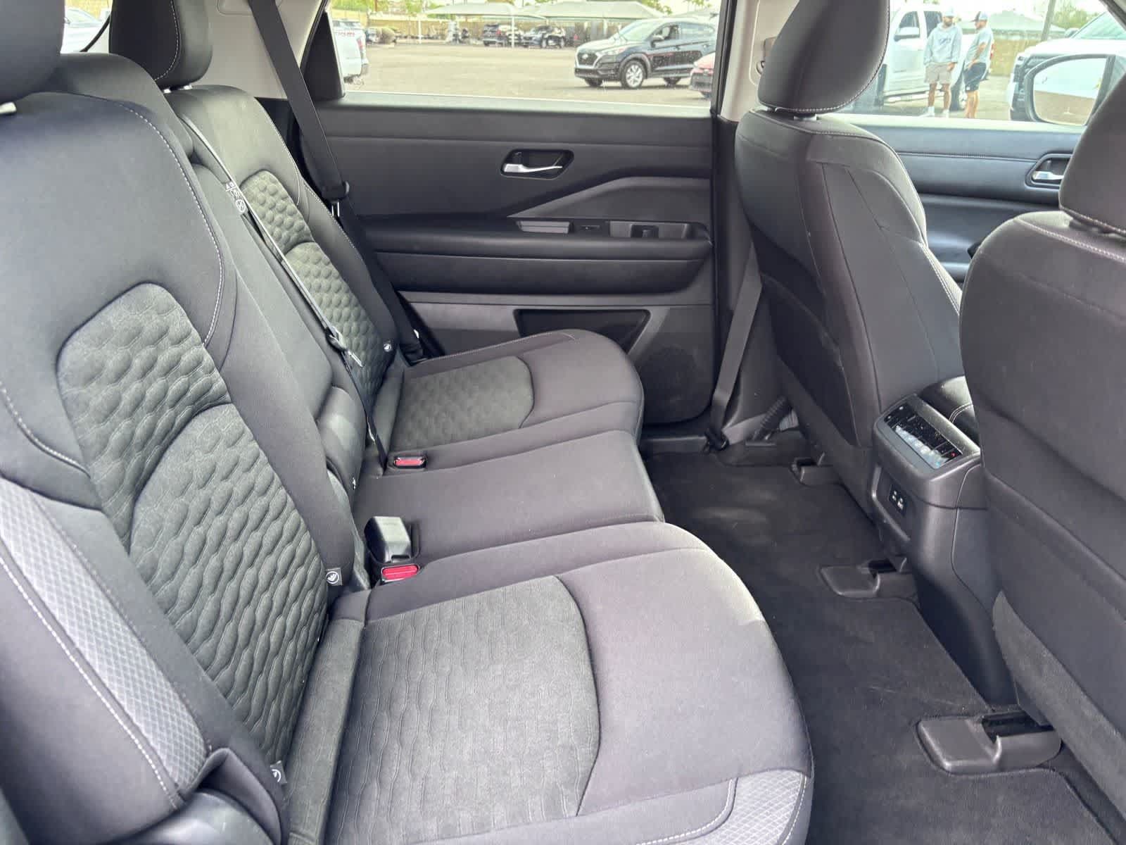 Used 2022 Nissan Pathfinder SV FWD image 11