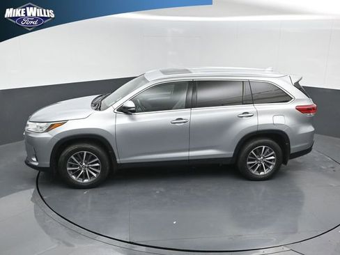Used 2019 Toyota Highlander XLE image 12