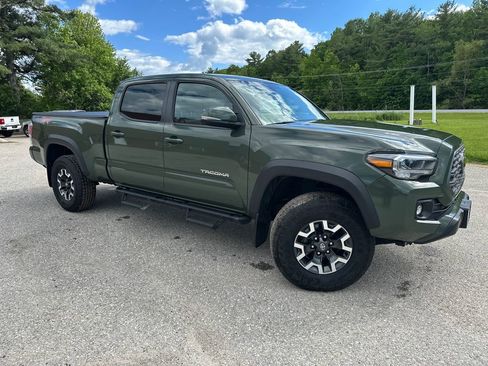 Used 2022 Toyota Tacoma TRD Off-Road w/ TRD Premium Off Road Package AWD/4WD image 7