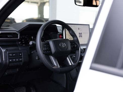 Used 2025 Toyota 4Runner TRD Off-Road Premium AWD/4WD image 11