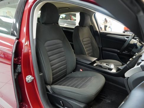 Used 2017 Ford Fusion SE image 29