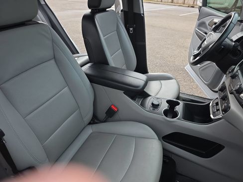 Used 2022 GMC Terrain SLT FWD image 10